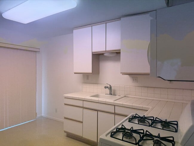 Building Photo - Campbell Charmer- 2 Bedroom 1 Bath Duplex with Garage