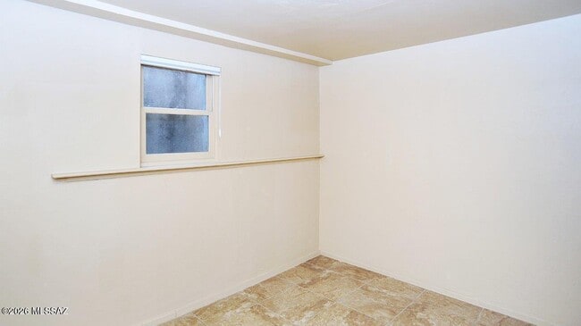 Building Photo - 608 E 4th St