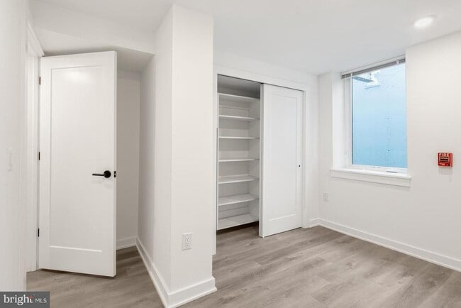 Building Photo - 2046 E Lehigh Ave