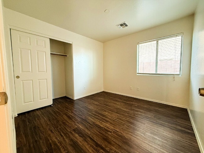 Building Photo - Freshly Painted 1-Story Home with Spacious...