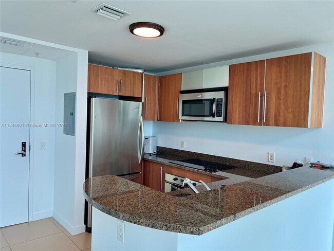 Building Photo - 300 S Biscayne Blvd