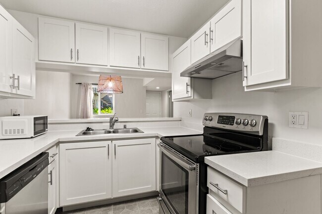 Building Photo - 760 Canyon Oaks Dr