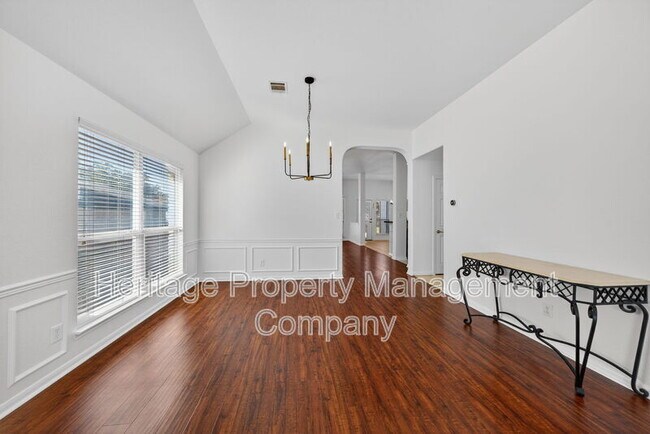 Building Photo - 1115 Willow Knoll