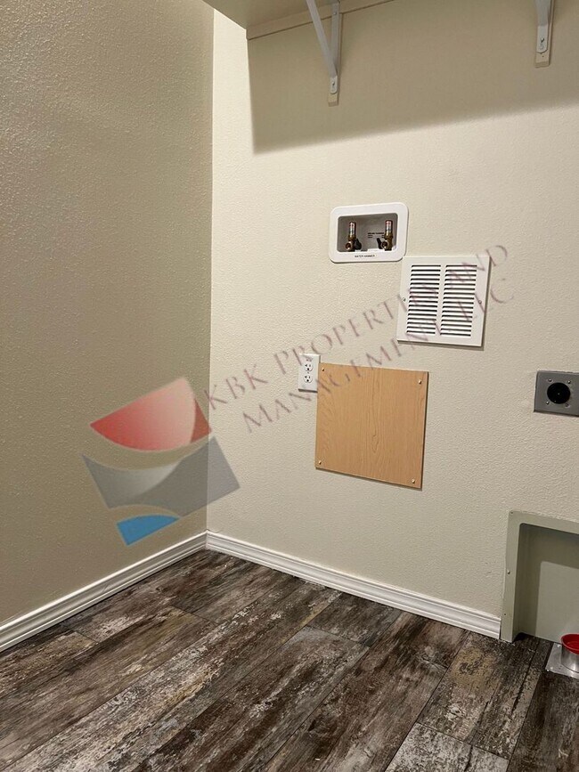 Building Photo - HCB-1116 & 1118 Alamosa Avenue