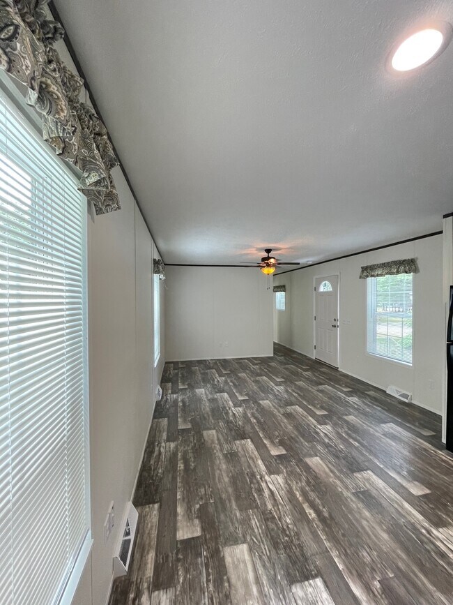 Building Photo - 113 Chalet Ln