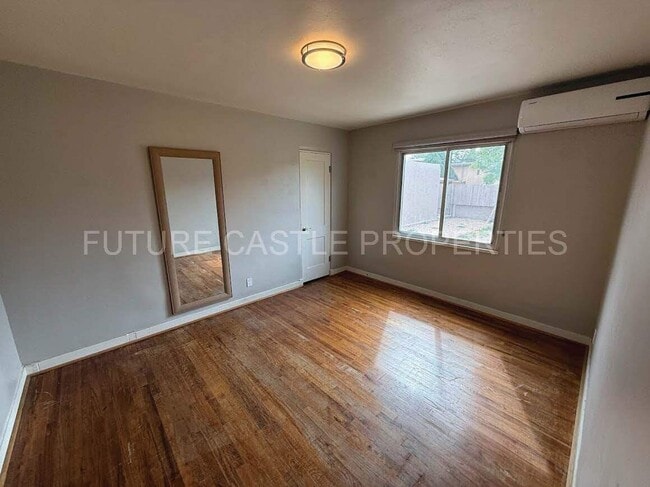 Building Photo - 1009 Bryn Mawr Dr NE