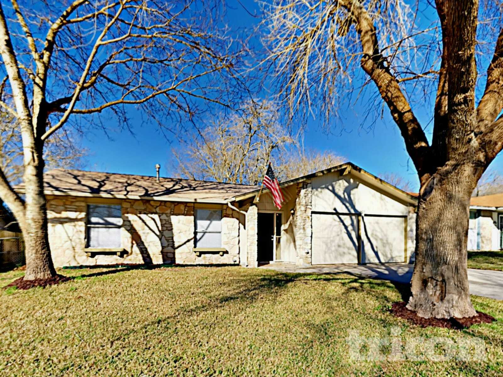 Building Photo - 8415 Glen Echo