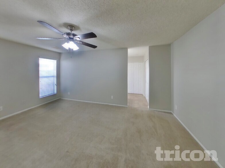 Building Photo - 10044 W Highland Ave