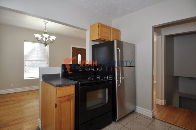 Building Photo - 1577 Glen Arbor St