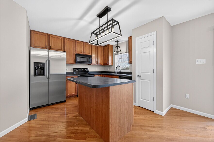 Building Photo - 373 Montclair Tower Dr