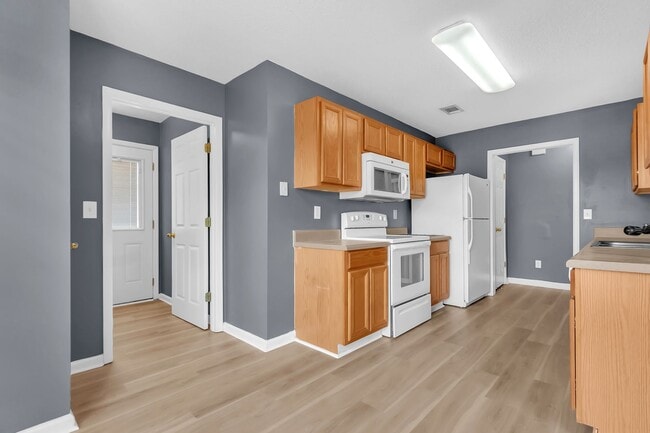 Building Photo - ** 3 Bed 2 Bath located in Cotton Lakes ** Call 334-366-9198 to schedule a self tour