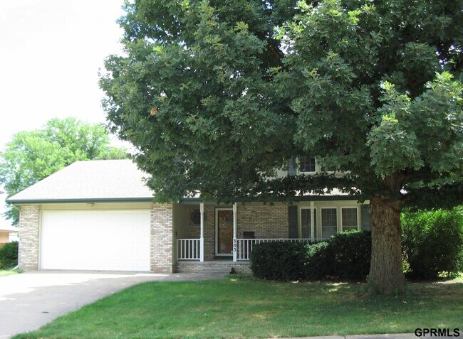 Building Photo - 303 Pierce St