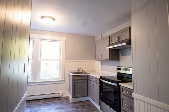 Building Photo - 3 Bridge St