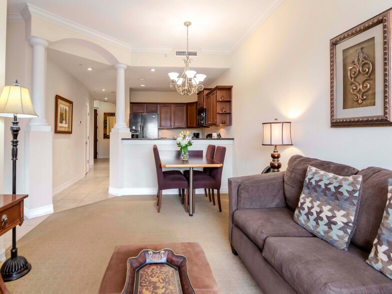 Building Photo - 13941 Clubhouse Dr