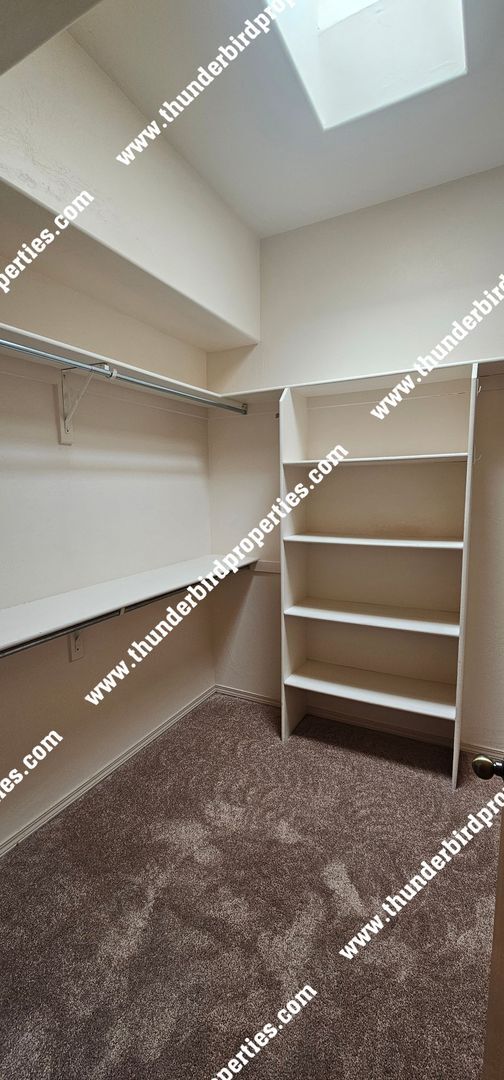 Building Photo - Beautiful NE Heights location