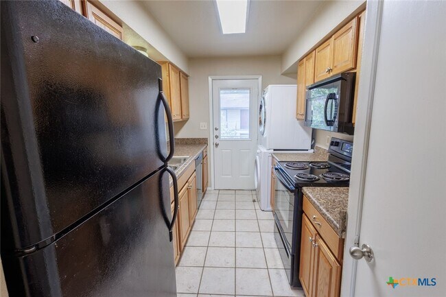 Building Photo - 229 Craddock Ave