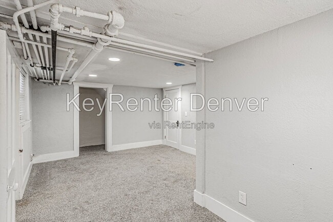 Building Photo - 945 N Washington St