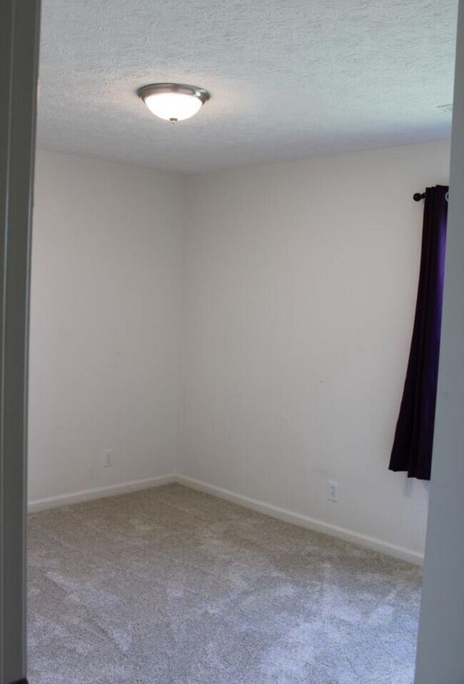 Building Photo - BRITTANY CHASE...3 Bedroom 2 Bath