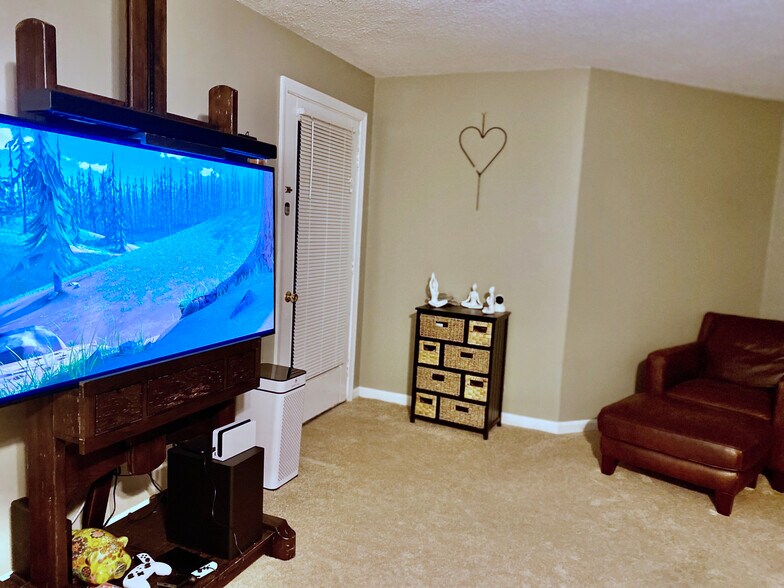 Building Photo - 120 Fisherville Rd