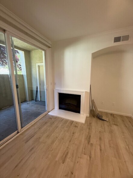 Building Photo - 1360 Shady Ln