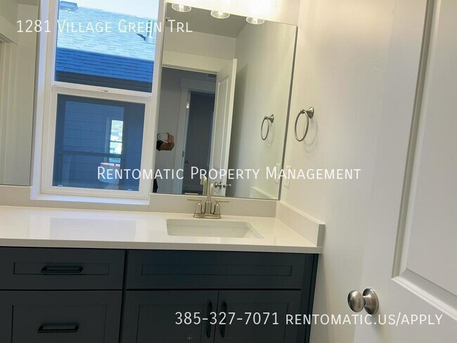 Building Photo - 1281 Vlg Grn Trl