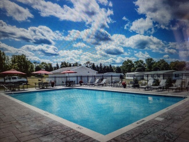 Building Photo - 9693 Edgeworth Dr