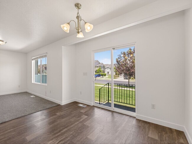 Building Photo - 98 E Harmony Ct