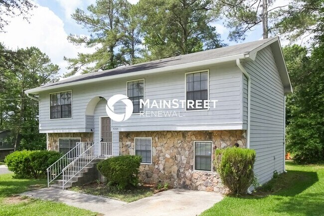 Building Photo - 5 Bedroom Pet-Friendly Home in Fairburn, GA with Main Street Renewal