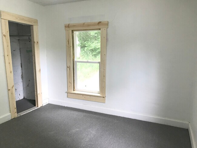 Building Photo - 1374 E Canal St