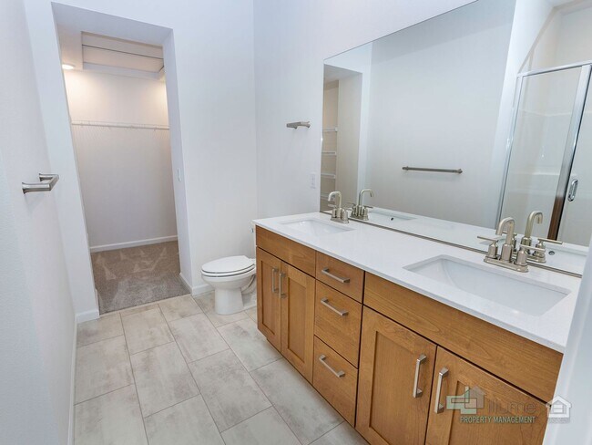 Building Photo - Bright 2-Bedroom, 2.5-Bathroom Home in Hillsboro