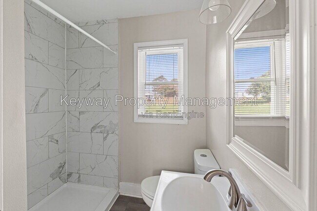 Building Photo - 304 Crystal Lake Dr