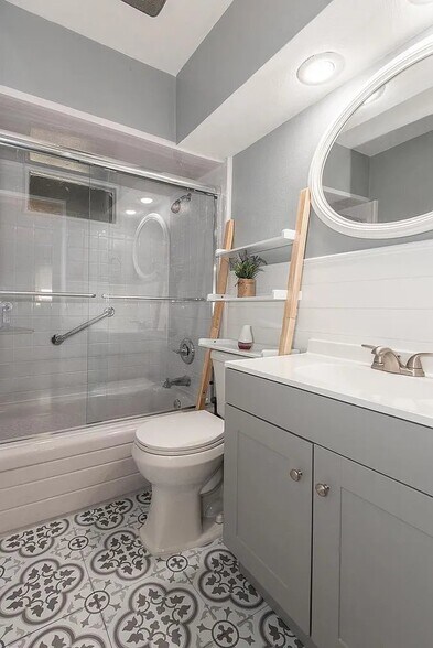 Building Photo - 317 S Pam Ave