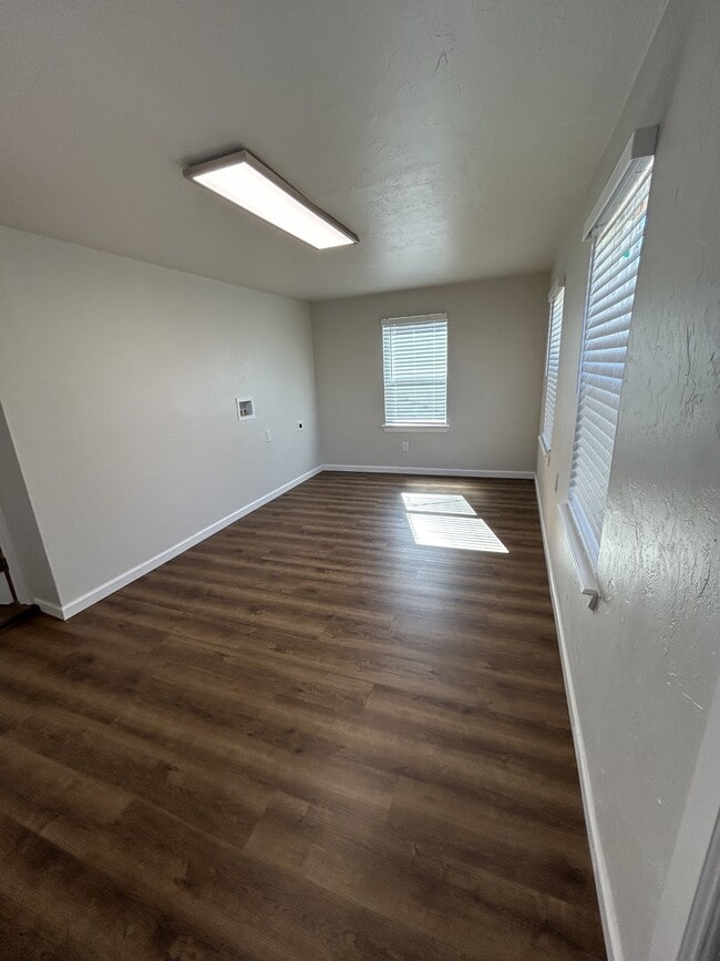 Building Photo - 2317 Doris Ave