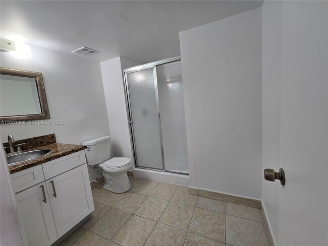 Building Photo - 310 Racquet Club Rd