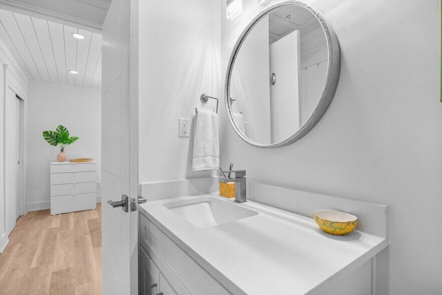 Building Photo - 17735 Front Beach Rd