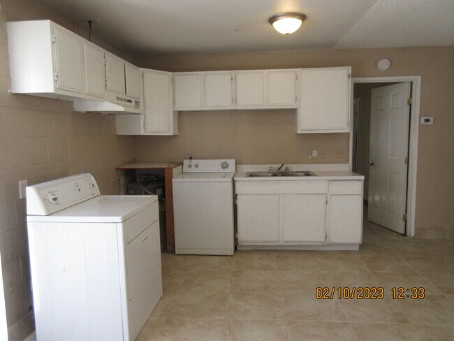 Building Photo - 2929 Elm Ave