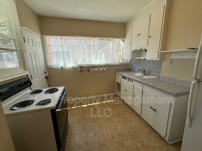 Building Photo - 1631 S 500 E