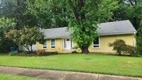 Building Photo - 5 BR Near Ft. Belvoir and Historic Mt. Vernon