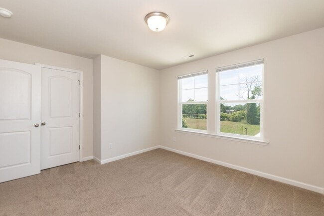 Building Photo - Modern Four Bedroom Home