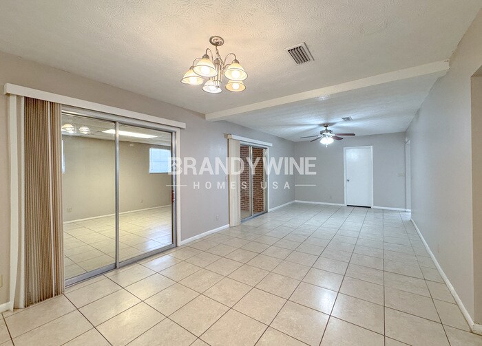 Building Photo - 3916 Bogata Dr N