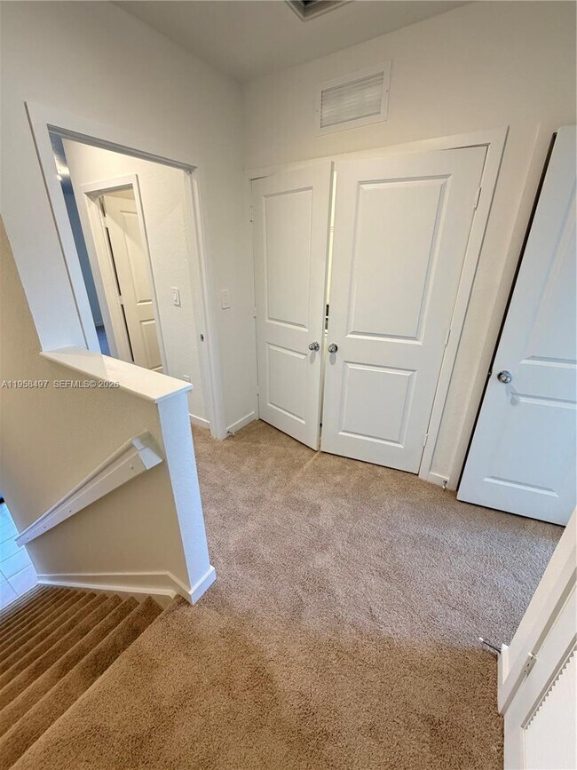 Building Photo - 323 NE 16th St