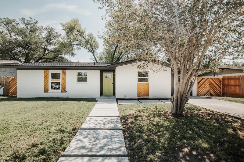 Building Photo - 2203 E Rosebud Ave