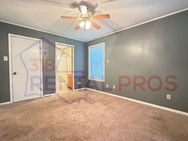 Building Photo - Beautiful Home with Large Backyard