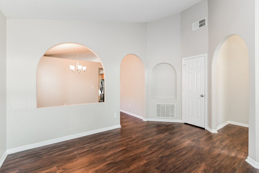 Building Photo - 16329 Coopers Hawk Ave