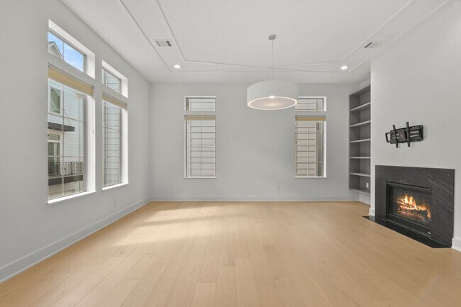 Building Photo - Exclusive Montrose Residence W/ High-End D...