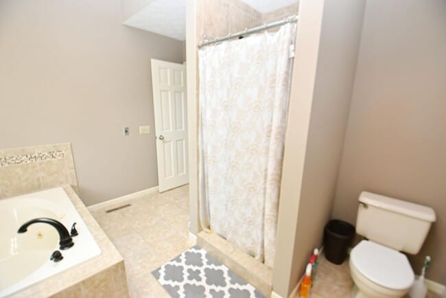 Building Photo - Penn Schools, executive home 4 bedroom 2.5...