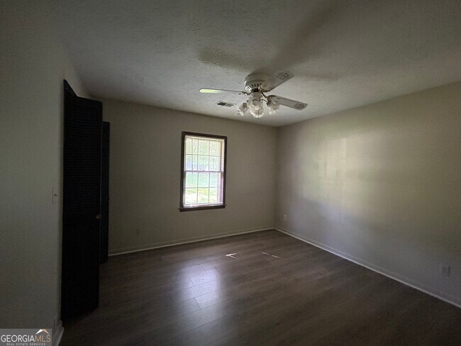 Building Photo - 33 Lynhaven Dr