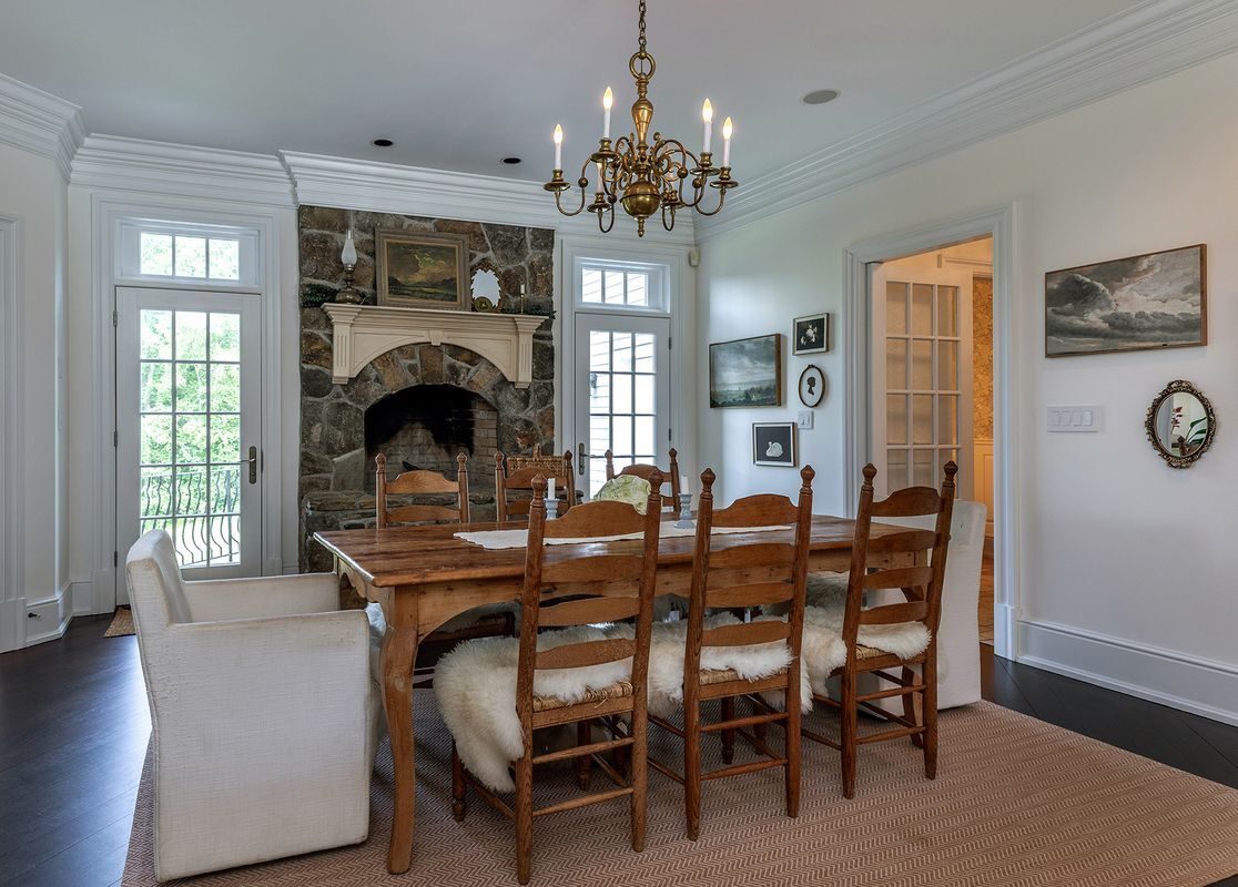 Building Photo - 247 Roxbury Rd