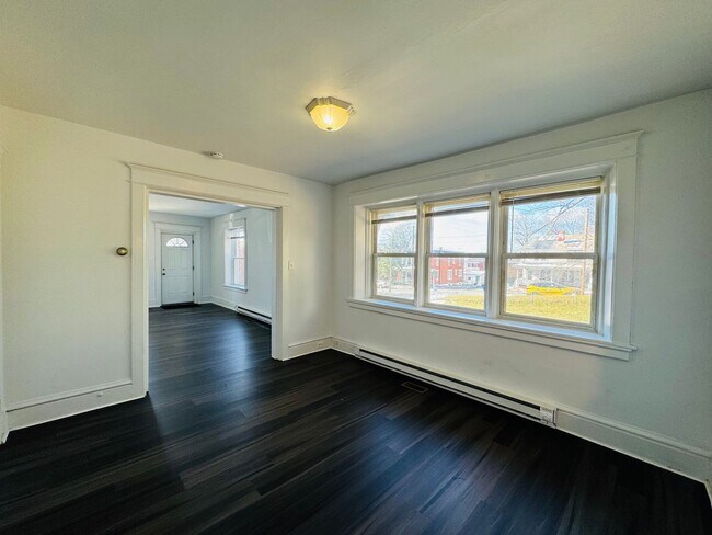 Building Photo - 2710 Woodlawn St