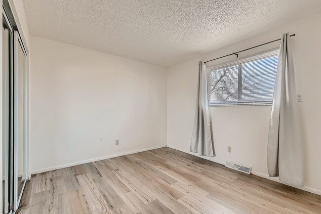 Building Photo - 6871 Knox Ct